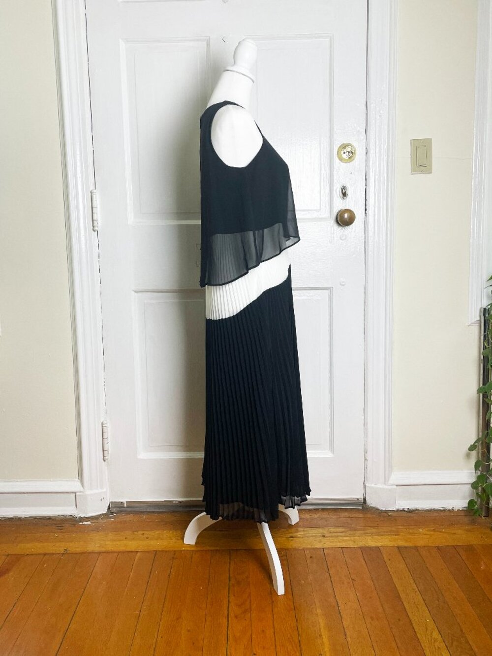 Calvin Klein Colorblock Black & White Pleated Popover Midi Dress Size 4 NWT - Picture 5 of 10